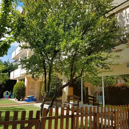 Flat With Garden Apartment *