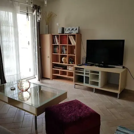 Flat With Garden Apartment *
